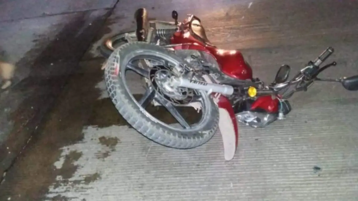 Motociclista herido accidente